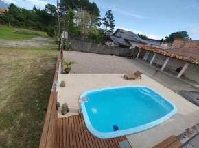 Casa com piscina, 3 quartos na praia da Pinheira